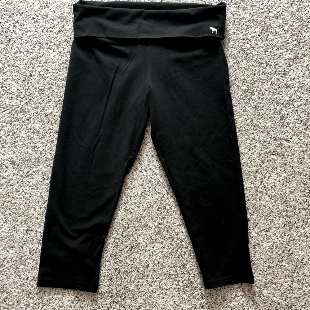 PINK Victoria’s Secret Yoga Capri Leggings